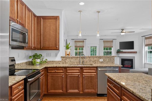 706 Albertine CT, Chesapeake, VA 23320