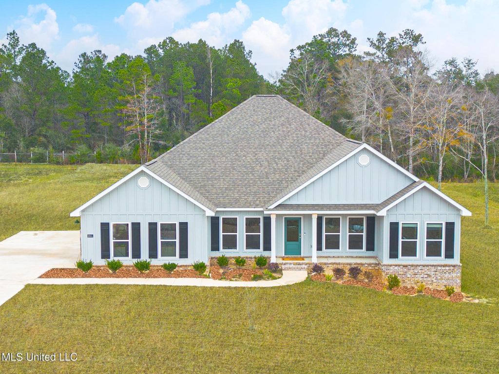 18951 Harrington Circle, Biloxi, MS 39532