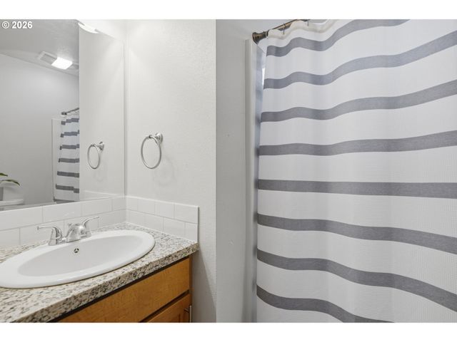 6046 Se 136TH Ave, Portland, OR 97236