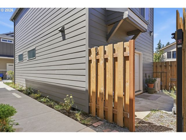 6046 Se 136TH Ave, Portland, OR 97236