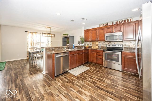 6107 Pebblebrooke Road, Whitestown, IN 46075