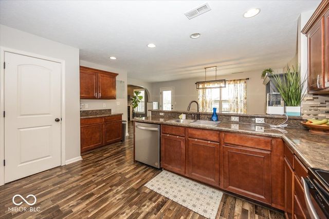 6107 Pebblebrooke Road, Whitestown, IN 46075