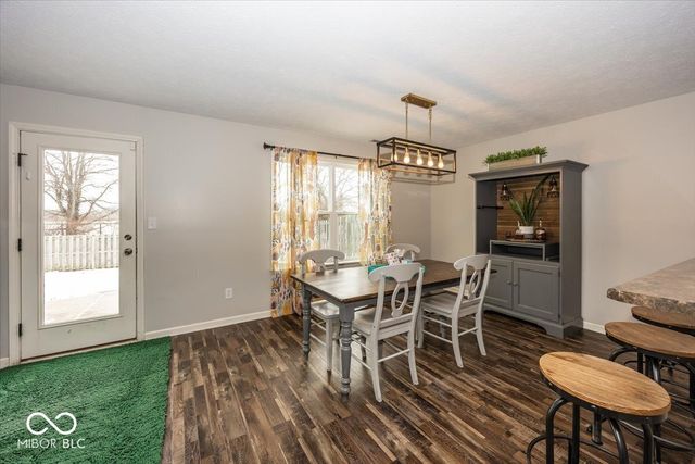 6107 Pebblebrooke Road, Whitestown, IN 46075