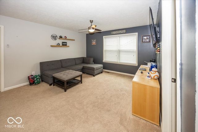 6107 Pebblebrooke Road, Whitestown, IN 46075