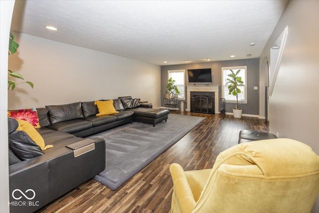 6107 Pebblebrooke Road, Whitestown, IN 46075