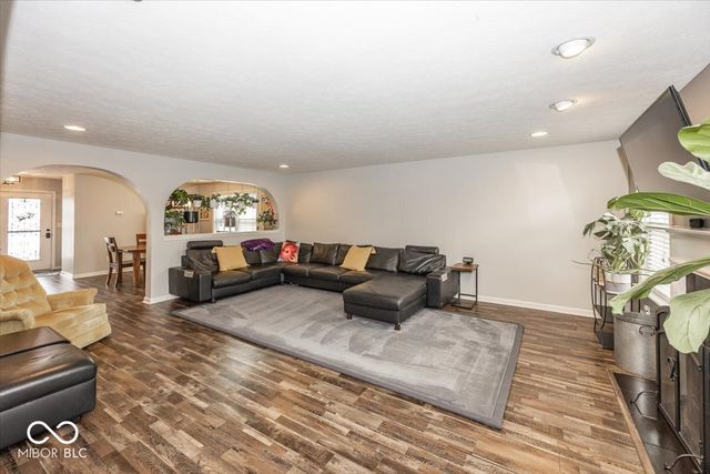 6107 Pebblebrooke Road, Whitestown, IN 46075