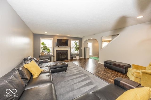 6107 Pebblebrooke Road, Whitestown, IN 46075