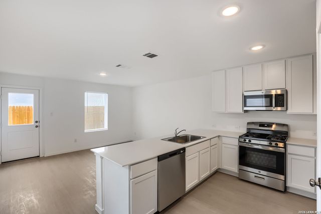 11938 SPIDERWORT RDG, Converse, TX 78109