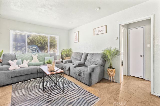 1118 E 33rd St, San Bernardino, CA 92404