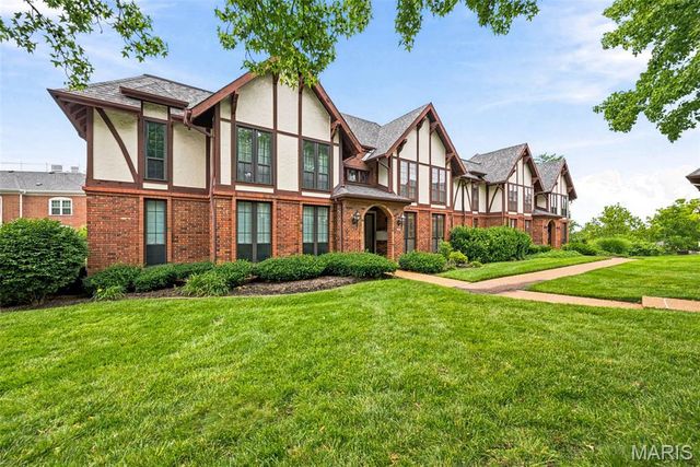 929 Claytonbrook Drive 2, Ballwin, MO 63011