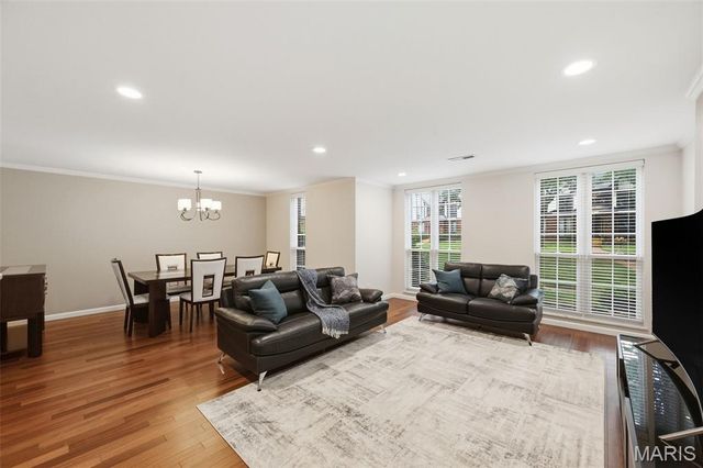 929 Claytonbrook Drive 2, Ballwin, MO 63011