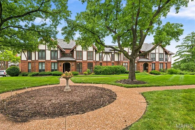 929 Claytonbrook Drive 2, Ballwin, MO 63011
