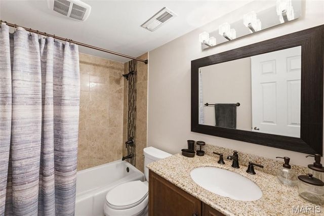929 Claytonbrook Drive 2, Ballwin, MO 63011