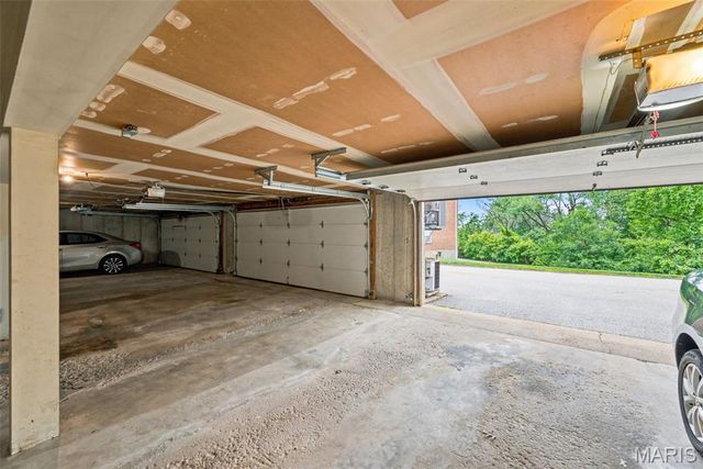 929 Claytonbrook Drive 2, Ballwin, MO 63011