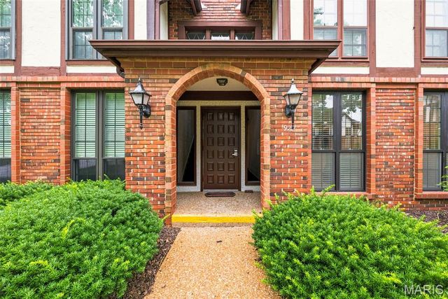 929 Claytonbrook Drive 2, Ballwin, MO 63011