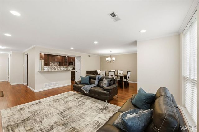 929 Claytonbrook Drive 2, Ballwin, MO 63011