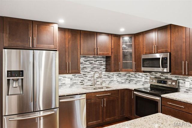 929 Claytonbrook Drive 2, Ballwin, MO 63011