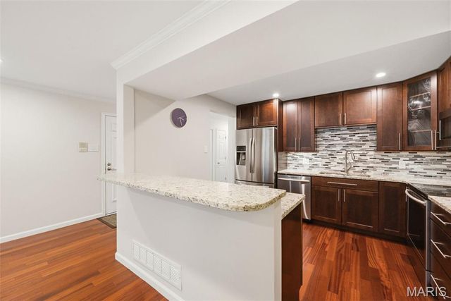 929 Claytonbrook Drive 2, Ballwin, MO 63011