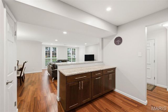 929 Claytonbrook Drive 2, Ballwin, MO 63011