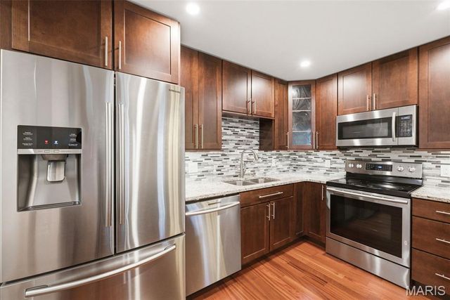 929 Claytonbrook Drive 2, Ballwin, MO 63011