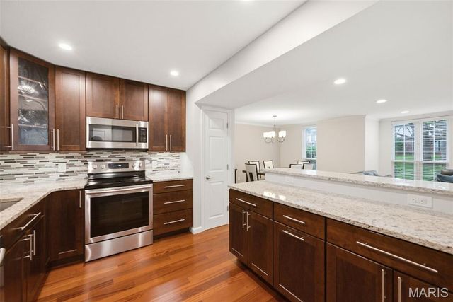 929 Claytonbrook Drive 2, Ballwin, MO 63011