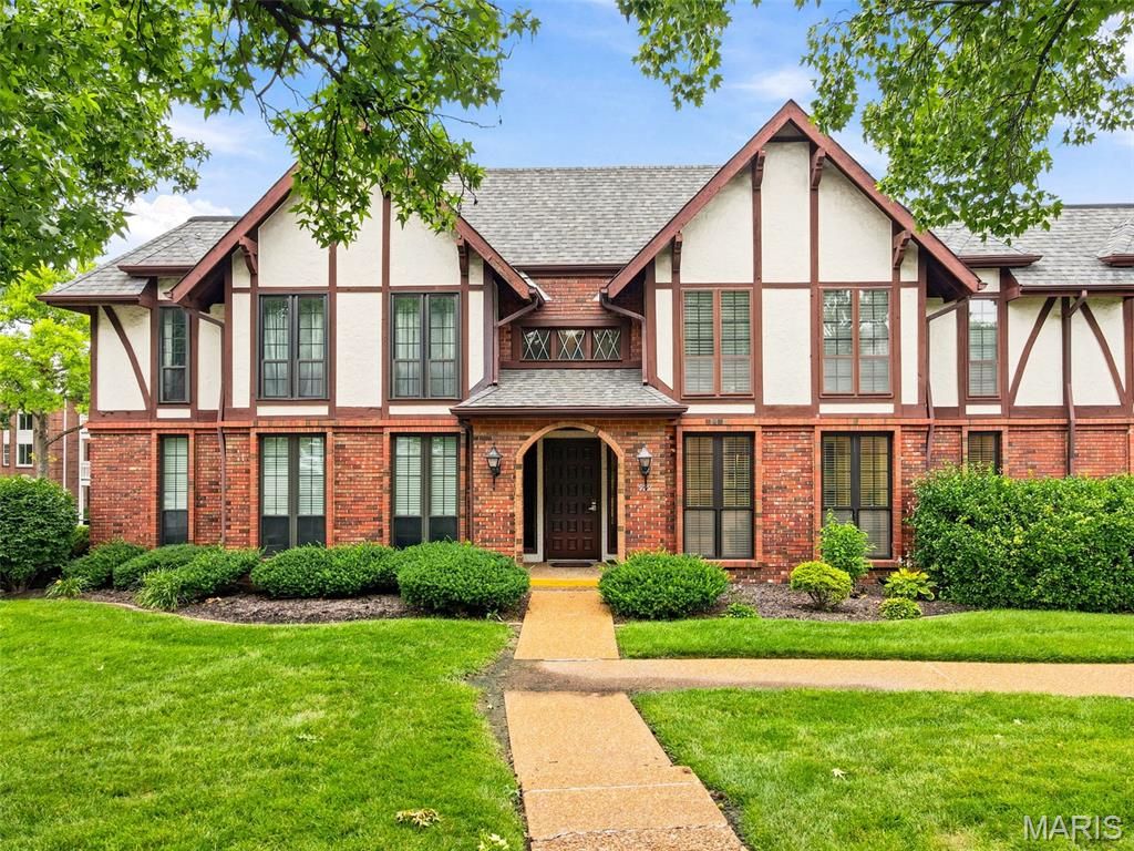 929 Claytonbrook Drive 2, Ballwin, MO 63011
