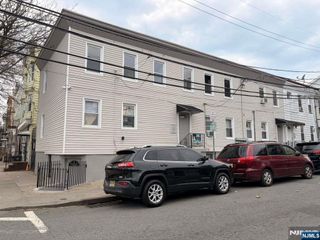 47 Downing Street 2nd floor, Newark, NJ 07105