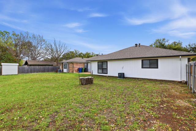 525 Candlewood Lane, Garland, TX 75041