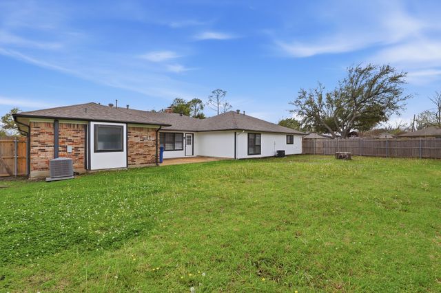 525 Candlewood Lane, Garland, TX 75041