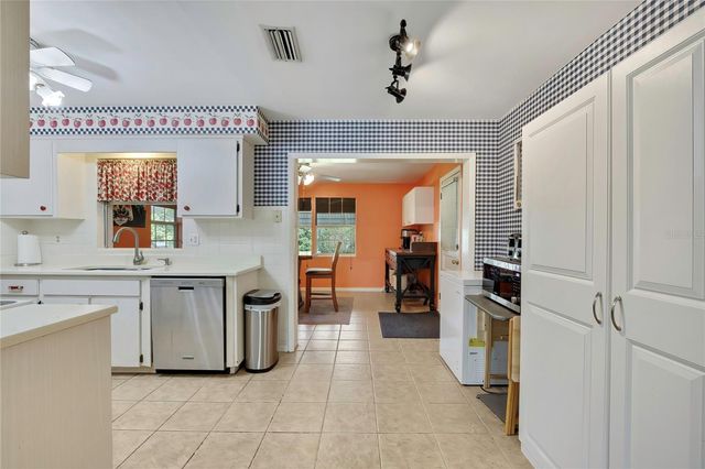 10 N DAVIS STREET, Beverly Hills, FL 34465