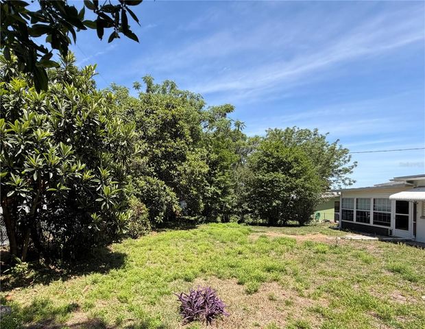 10 N DAVIS STREET, Beverly Hills, FL 34465