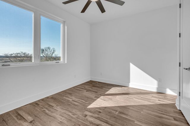 910 Youngs Ln Unit 1, Nashville, TN 37207