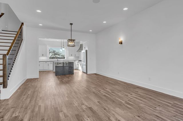 910 Youngs Ln Unit 1, Nashville, TN 37207