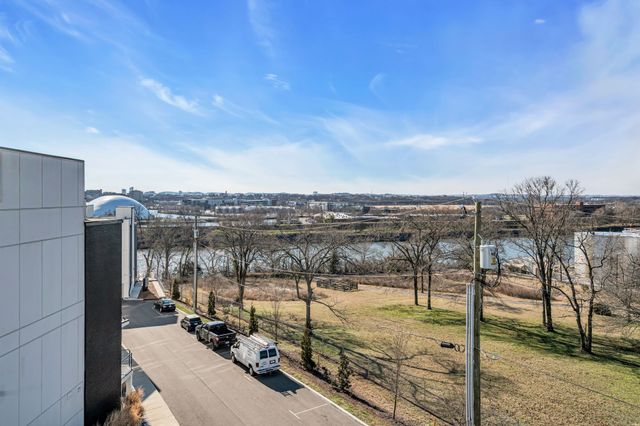 910 Youngs Ln Unit 1, Nashville, TN 37207