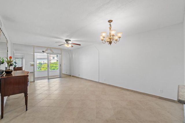 2615 NE 1st Court 303, Boynton Beach, FL 33435