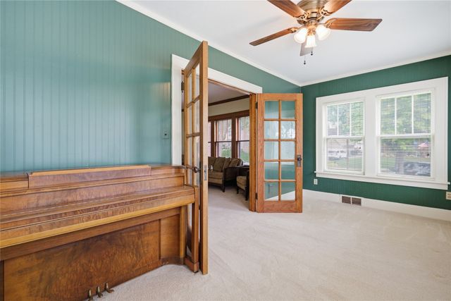 912 37th Street, Des Moines, IA 50312