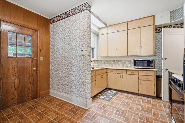 912 37th Street, Des Moines, IA 50312