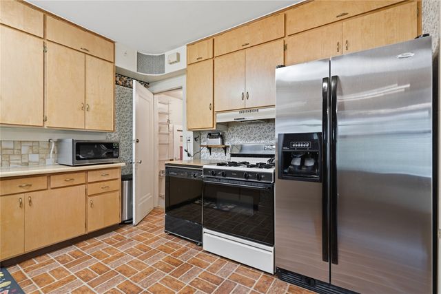 912 37th Street, Des Moines, IA 50312