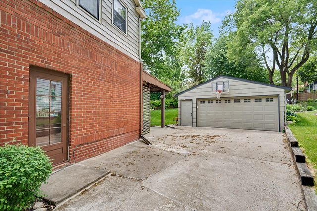 912 37th Street, Des Moines, IA 50312
