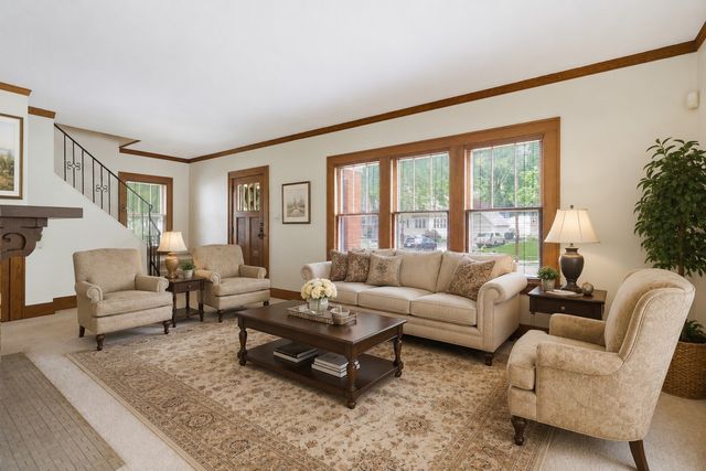 912 37th Street, Des Moines, IA 50312