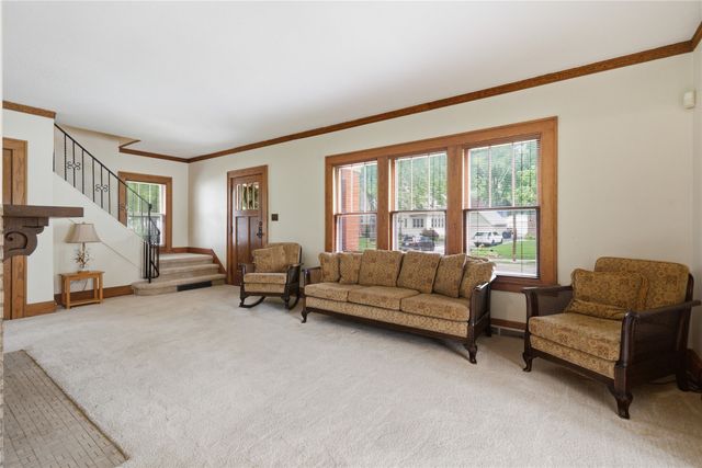 912 37th Street, Des Moines, IA 50312