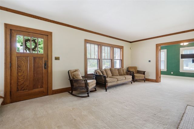 912 37th Street, Des Moines, IA 50312