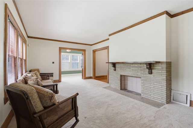 912 37th Street, Des Moines, IA 50312