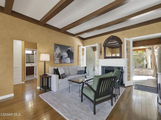 1524 W Riverside Drive, Burbank, CA 91506