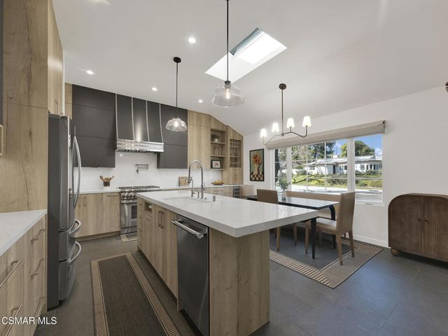 1524 W Riverside Drive, Burbank, CA 91506