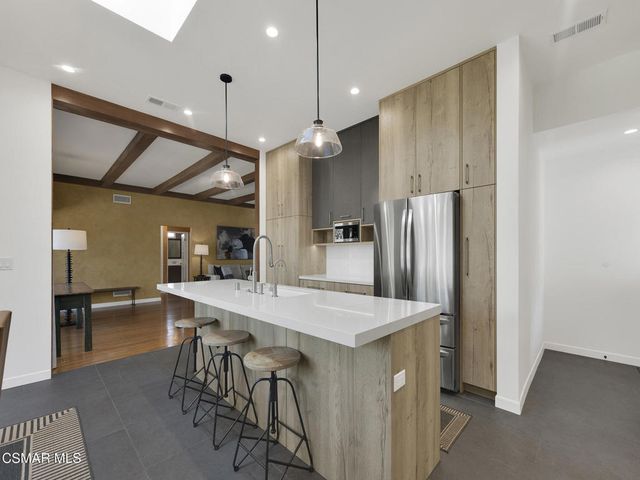 1524 W Riverside Drive, Burbank, CA 91506