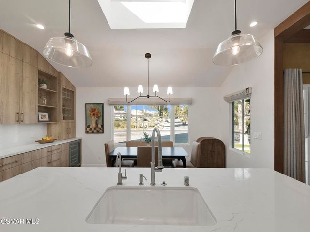 1524 W Riverside Drive, Burbank, CA 91506