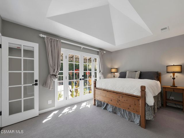 1524 W Riverside Drive, Burbank, CA 91506