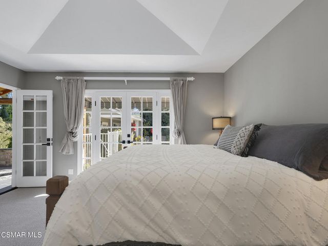 1524 W Riverside Drive, Burbank, CA 91506