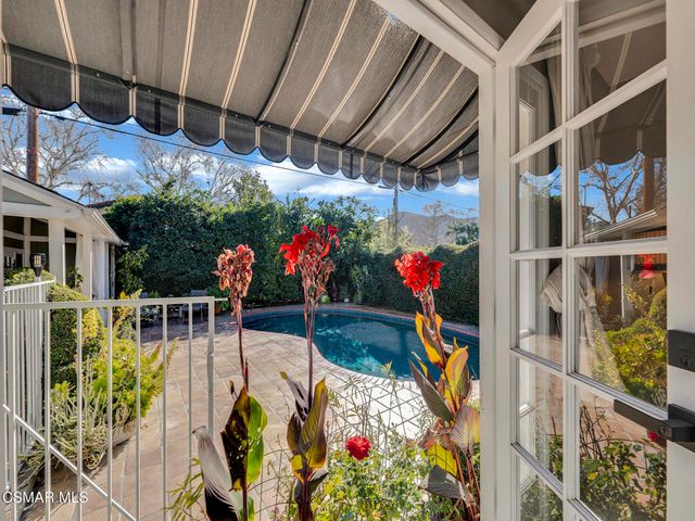 1524 W Riverside Drive, Burbank, CA 91506